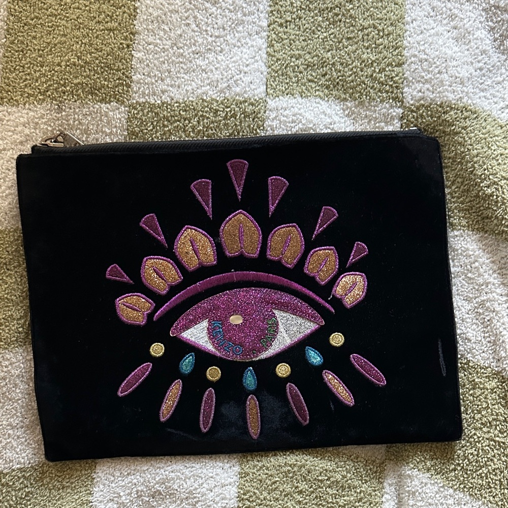 Embroidered Eye Design Black Clutch